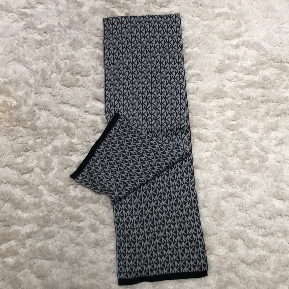 Scarf - Picture 2 of 4